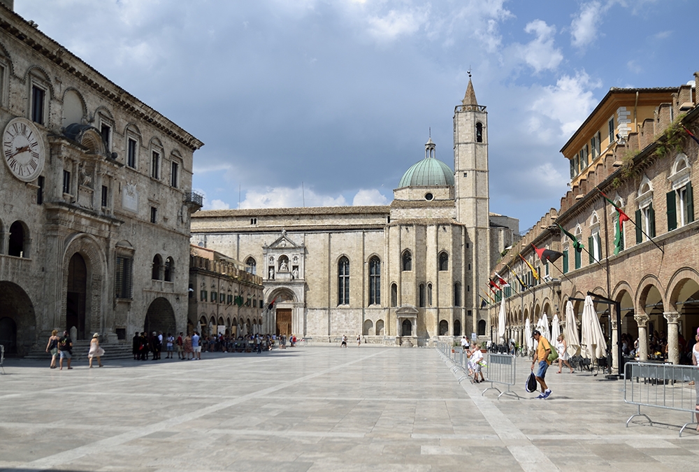 Piazza del Popolo Ascoli Piceno
