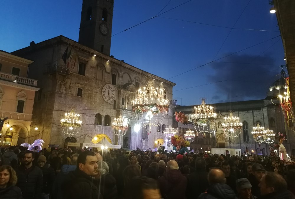 piazza del popolo ascoli piceno carnevale